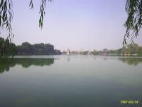 Meer met tempel in Hanoi